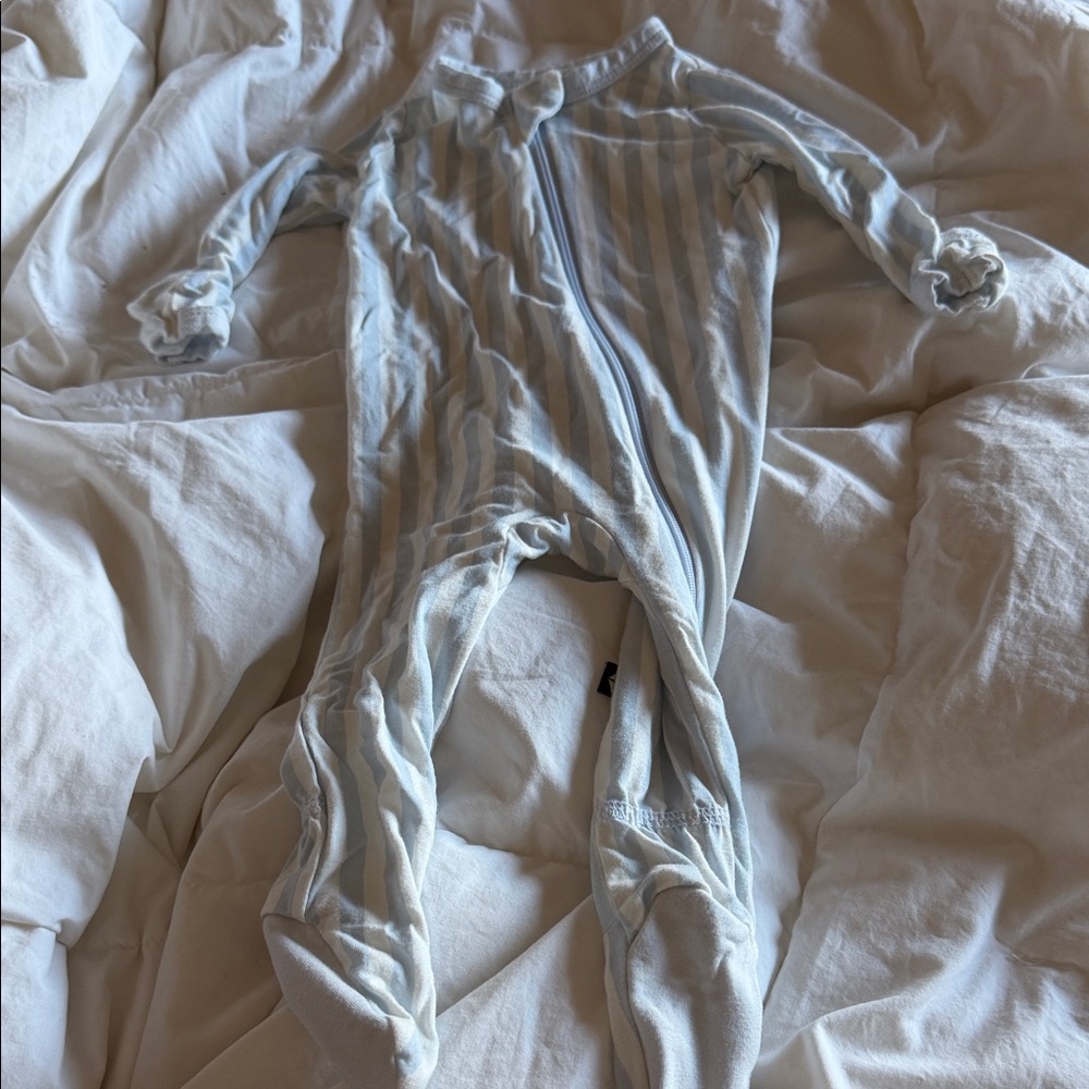 Kyte Baby zipper footie pajamas- blue and white stripes